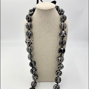TRI-COLORED KUKUI NUT NECKLACE